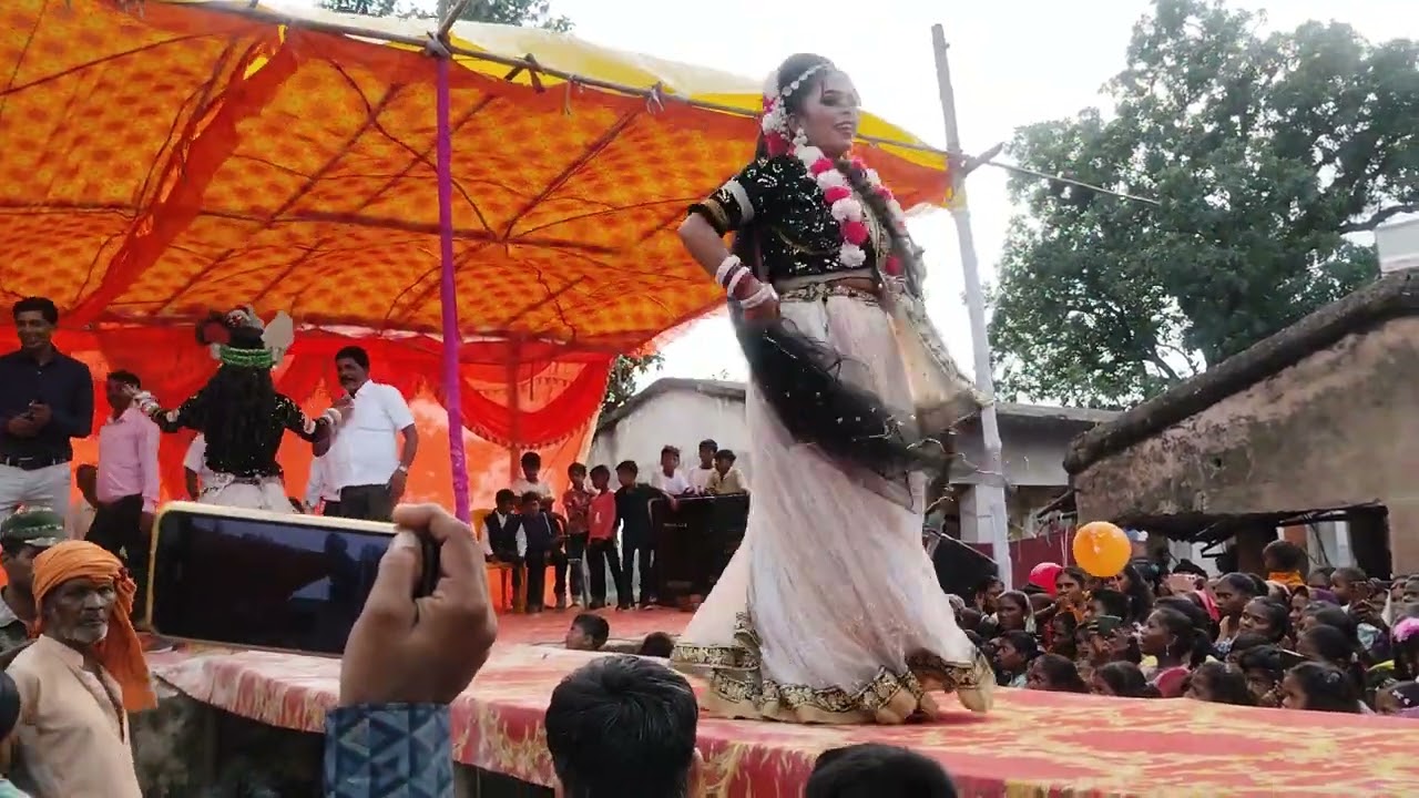 New bhojpuri video 😘🥳 tikri Chunri  Lai Radha Krishna ke video 