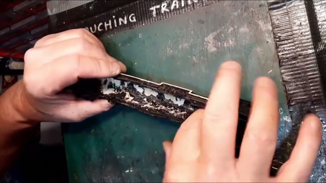 Touching Trains 7 Triang Trans Putty Enigma