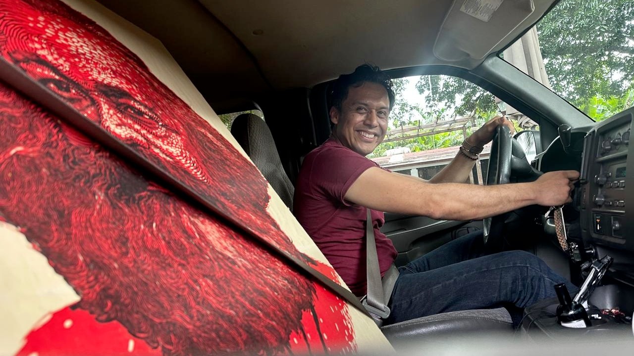 EN VIVO l MINIPROTESTA RECIBE a MARX ARRIAGA en CHIHUAHUA tras SER DESTITUIDO de la SEP