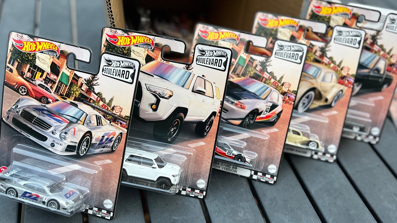 Lamley Showcase: Snagged a new Hot Wheels Boulevard Case at Walmart