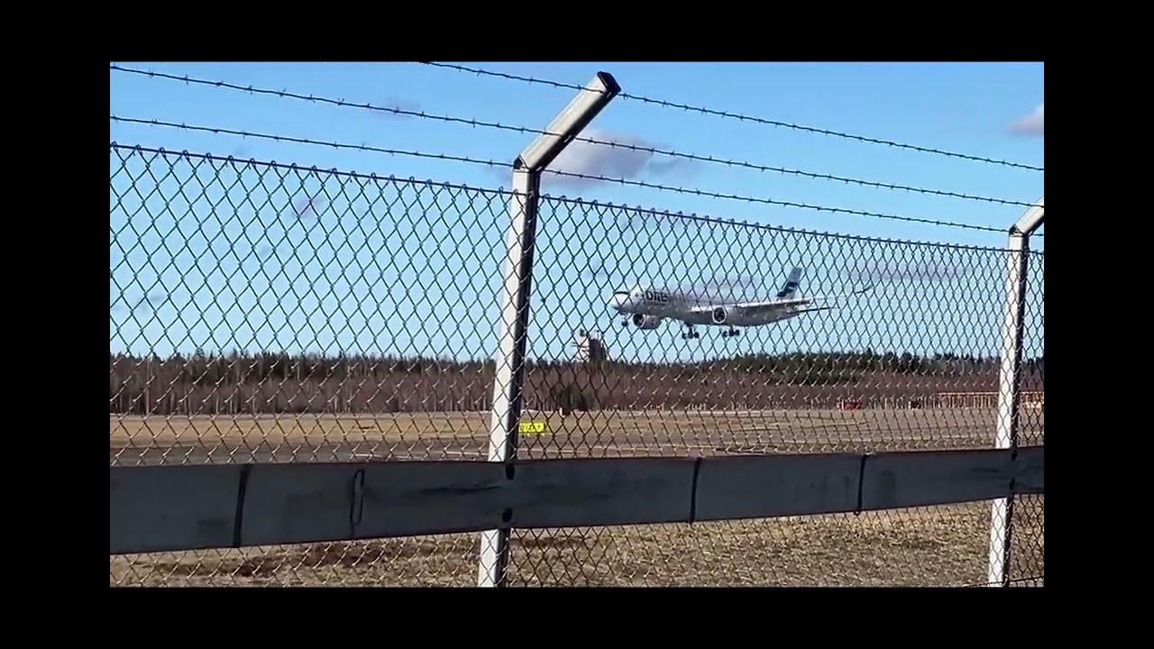 Finnair Oneworld A350-900 landing Helsinki-Vantaa Airport