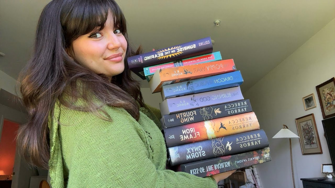 ASMR с каждой прочитанной мной книгой в этом году! (Захват книги, постукивание, шёпот, +)
