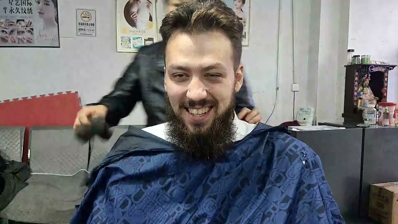 Китайская стрижка: мастер первый раз видит европейца с бородой! [11]