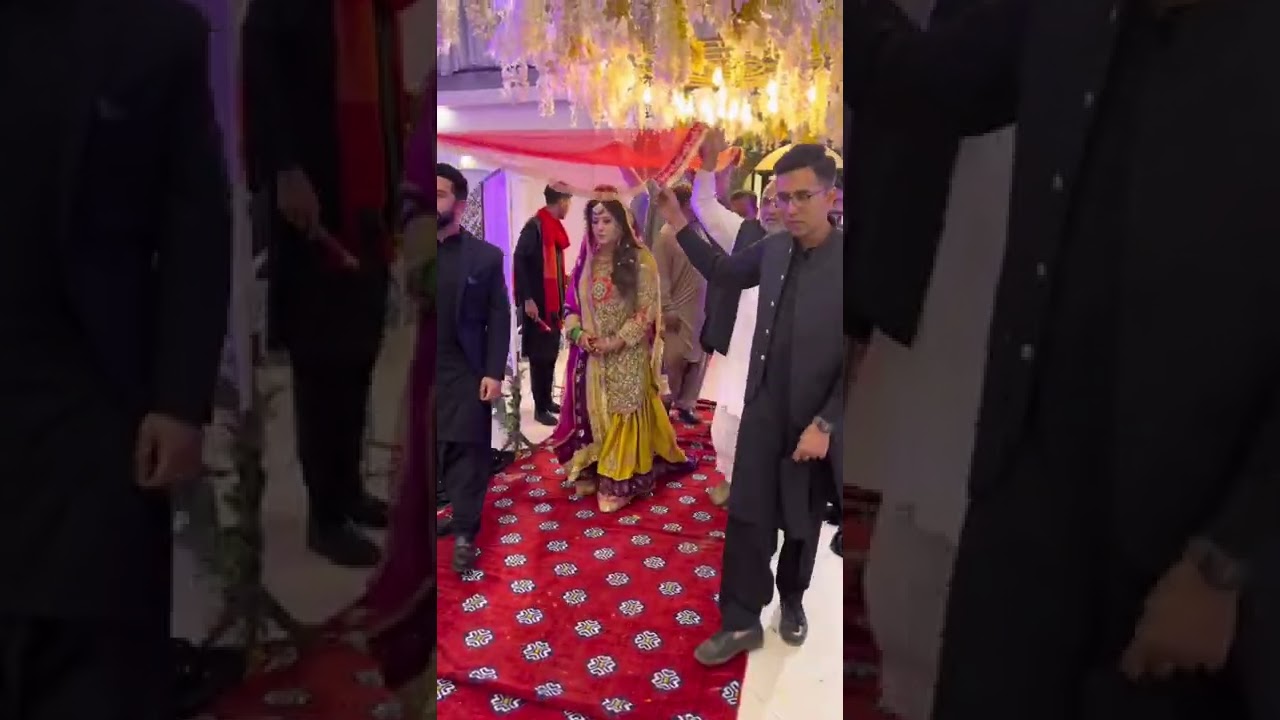 Bride Entrance at Pakistani Mehndi Event | Jehangir&rsquo;s Studios