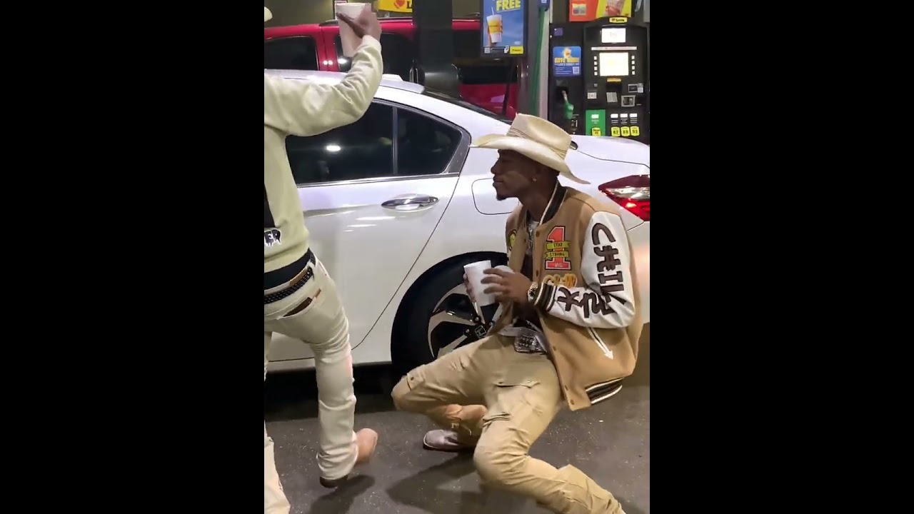 Behind the scenes of the Love&rsquo;s gas station concert