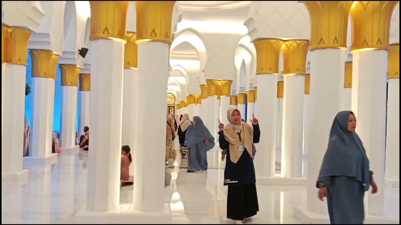 Keindahan dan Kemegahan Masjid Raya Sheikh Zayed Solo Surakarta 