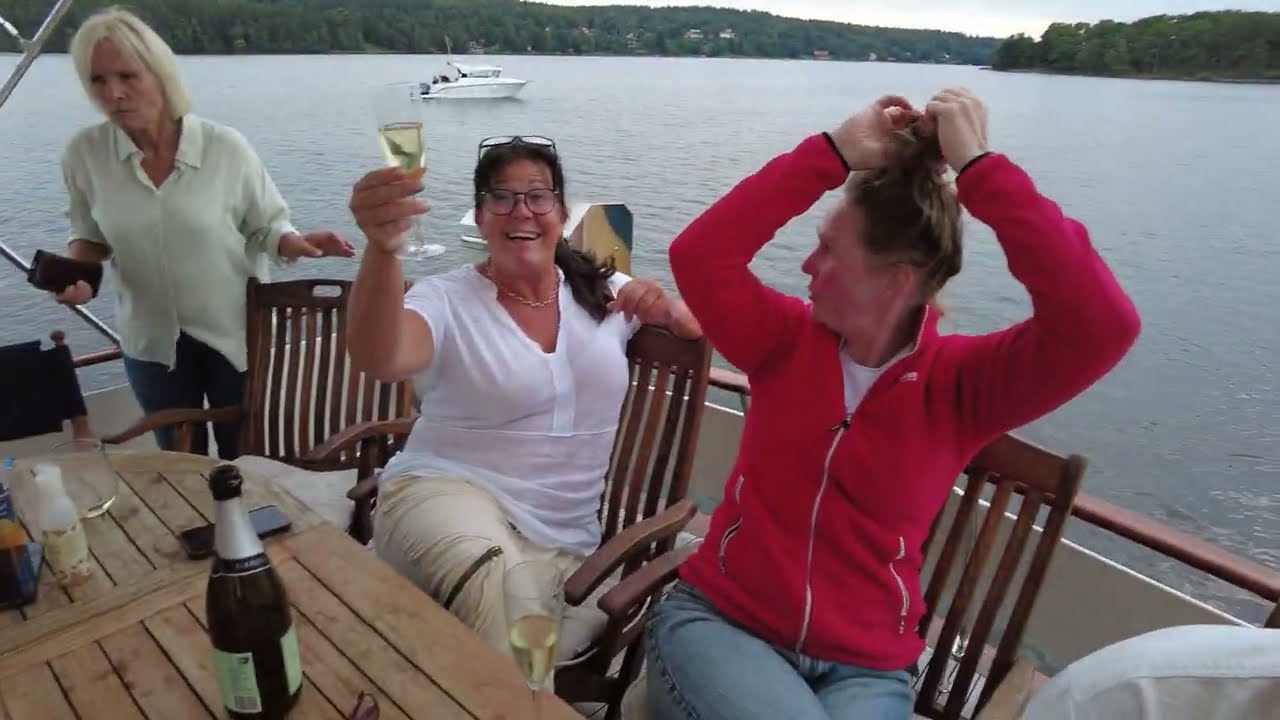 Båttur med vänner, middag och musik vid slottet. Mariefred levererar