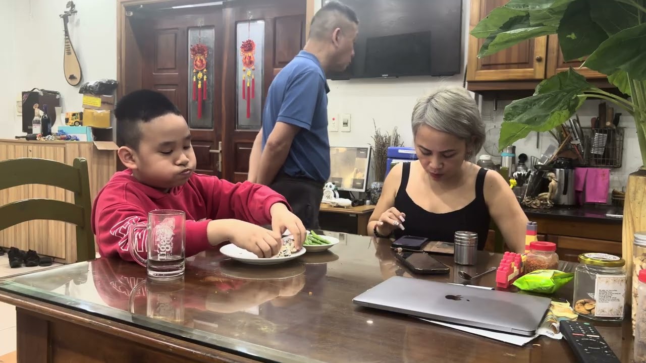 Bên ven bờ Hiền Lương