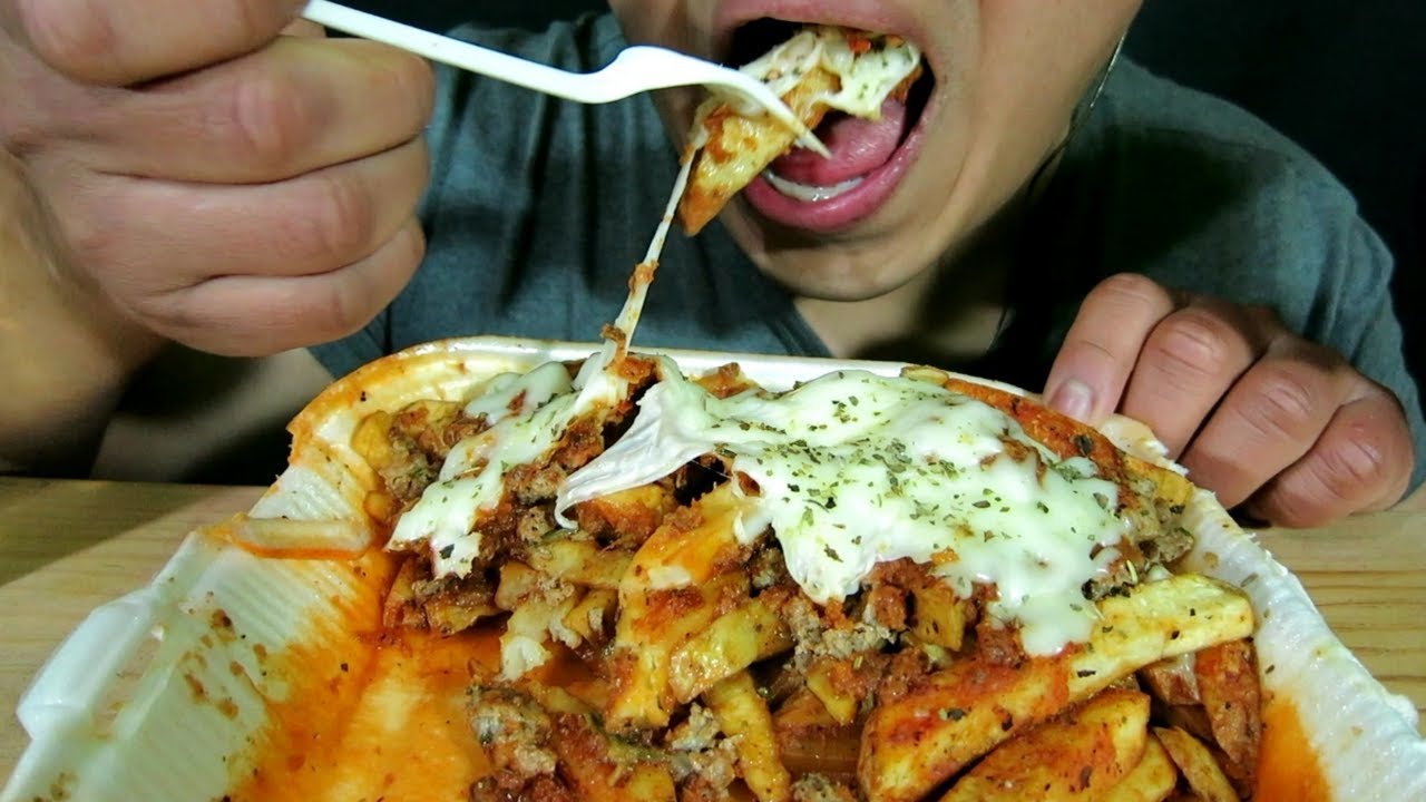 ASMR COMIENDO PAPAS CON QUESO MOZARELLA, CARNE MOLIDA, PORK BELLY Y SALSA POMODORO