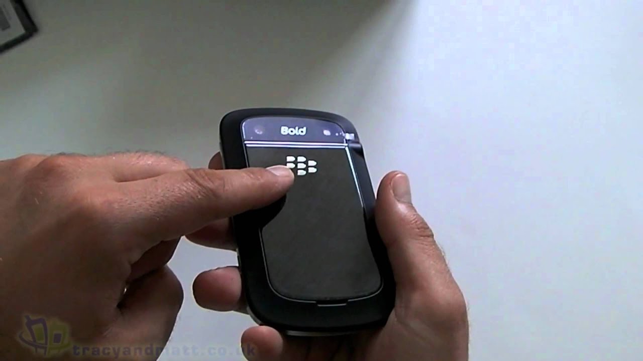 Видео распаковки BlackBerry Bold 9900