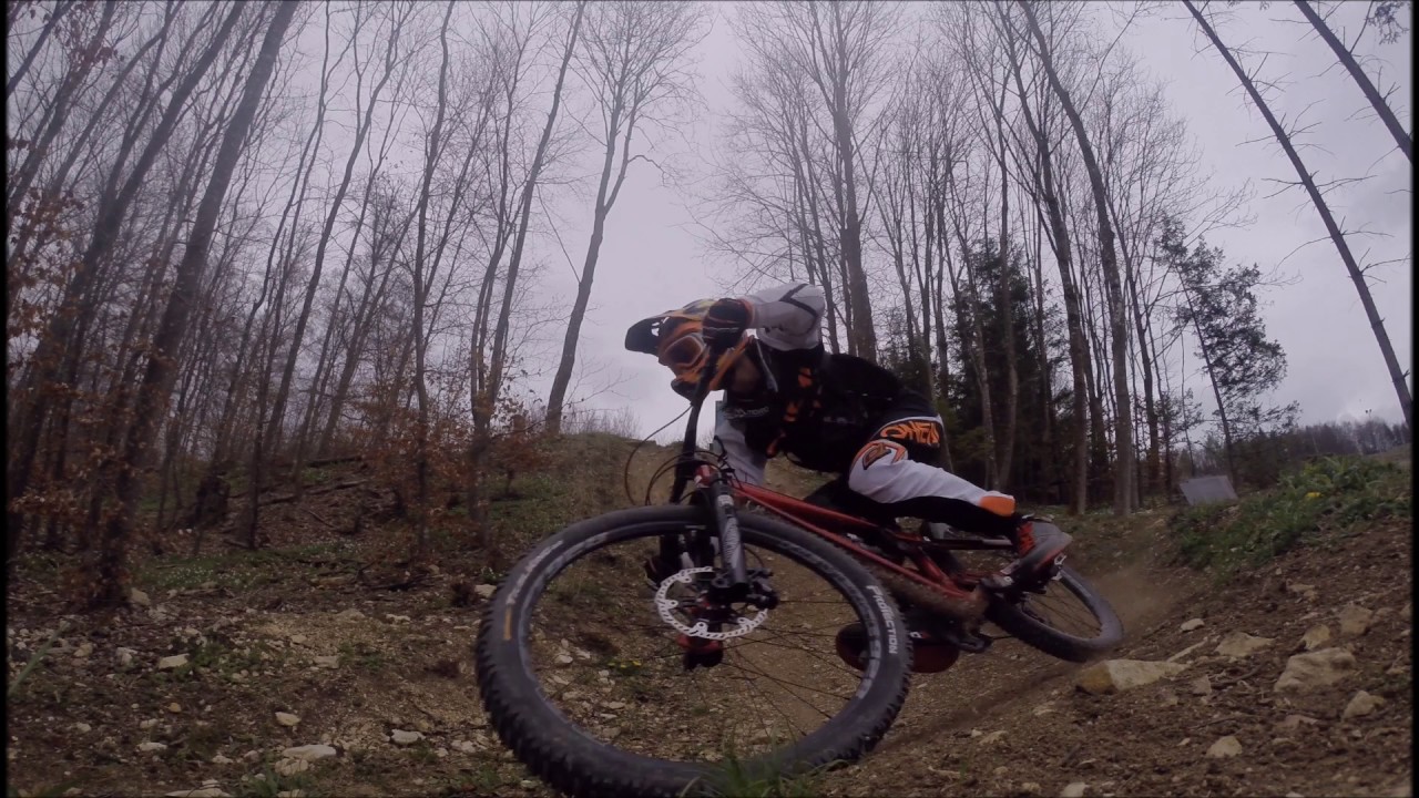 Commencal Absolut SX im Bikepark Hochberg