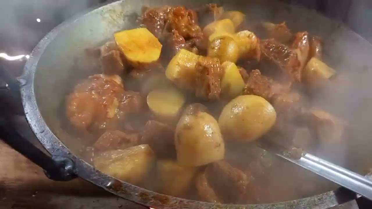 রাতে সেহরি খাব তাই দুপুরে জমজমাট খাওয়া দাওয়া 