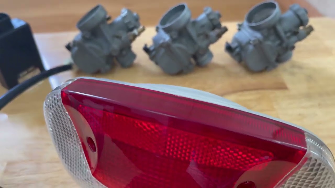 Đ&egrave;n l&aacute;i xipo 99 zin . Tồn kho chưa sử dụng . Suzuki RGV 120 . 0924.39.39.39