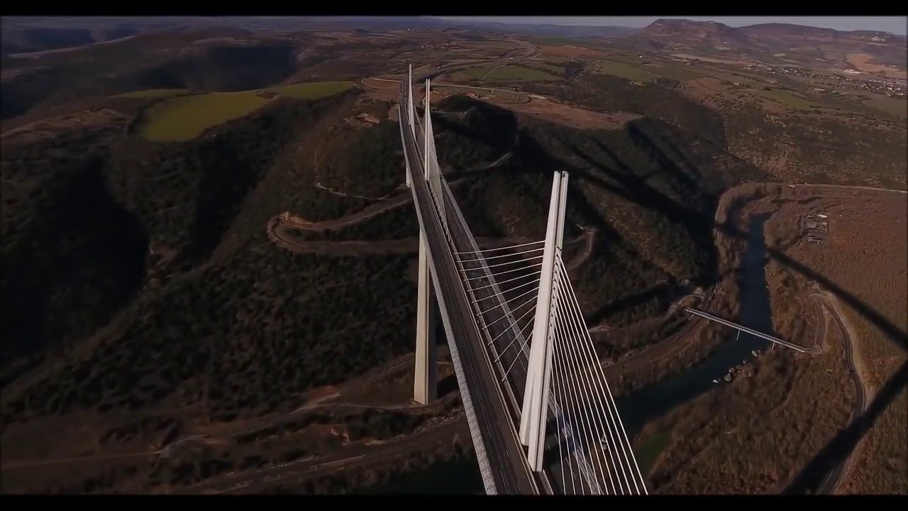 Dünyanın en yüksek köprüsü... ( Viaduc De Millau )