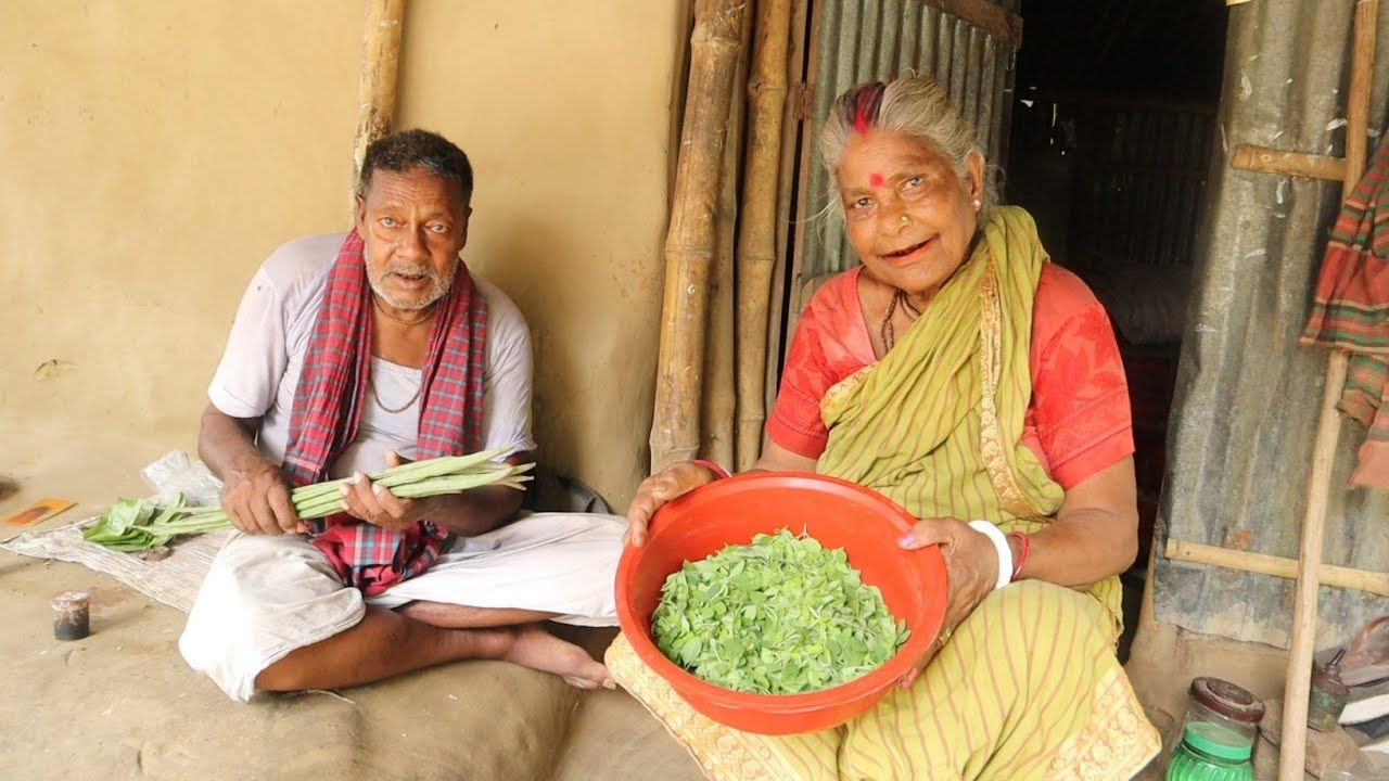 Delicious and Traditional Spinach Cooking by our granny | Unknown Village Food Factory /sojna pata
