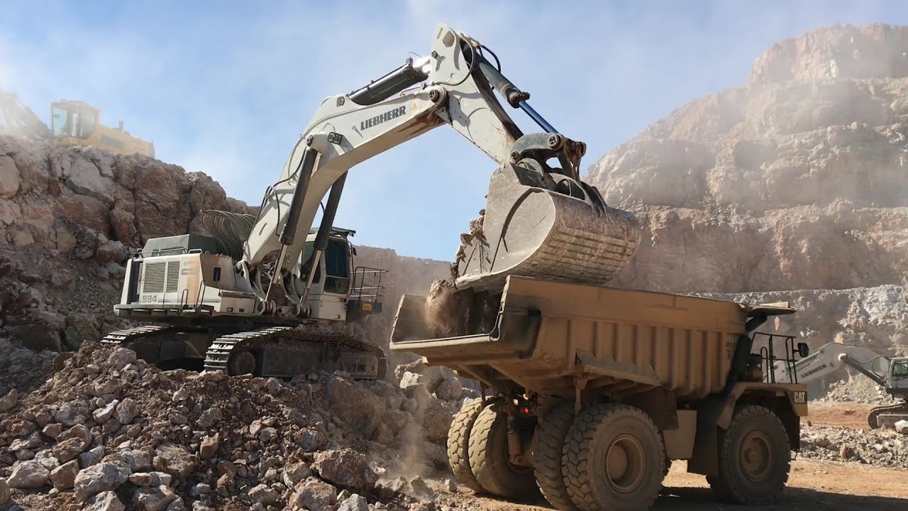 Liebherr 984 Excavator & Caterpillar 992G Loader Loading Cat Dumpers - Sotiriadis/Labrianidis Mining