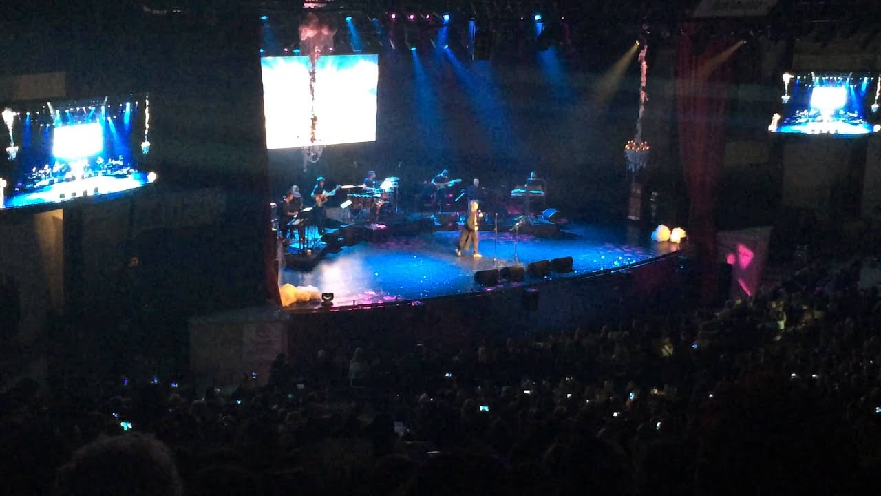İLHAN İREM - Mükemmel açılış introsu İstanbul harbiye 20.09.2014 (Live)