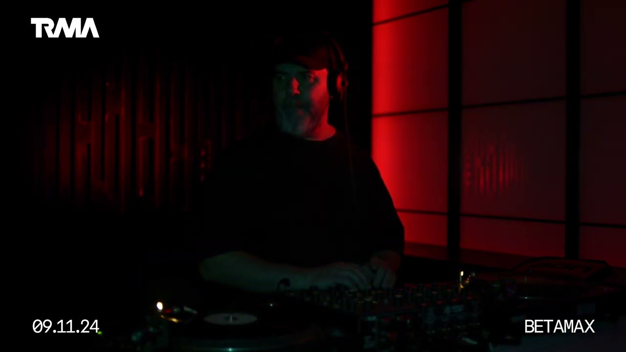BETAMAX | Trama x La Chela Sala de Estar | 9-11-2024 | A Coruña