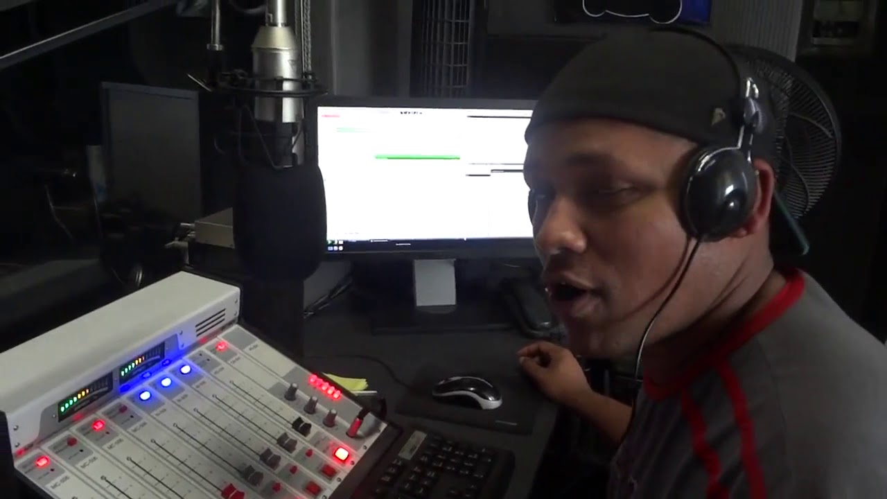 Ao Vivo na R&aacute;dio New Life FM 875