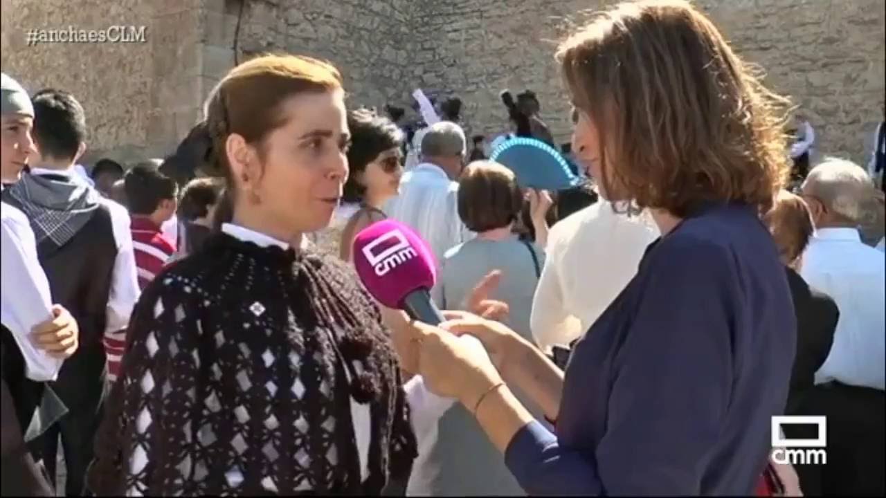 Ofrenda floral en Munera. Ancha es Castilla - La Mancha.