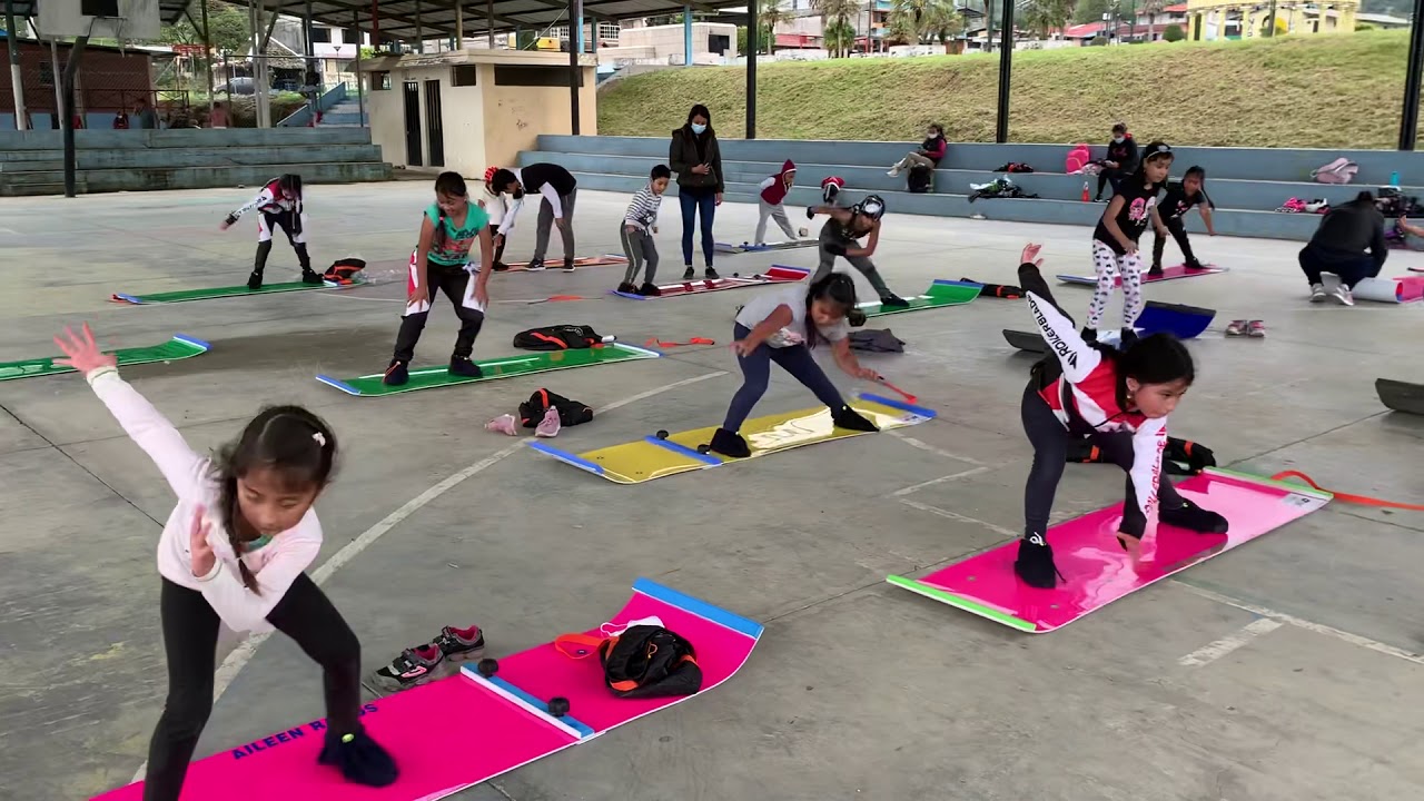 TÉCNICA EN LA TABLA DESLIZANTE  PRINCIPIANDO Y ESTRENANDO TABLAS NUEVAS  ALUMNOS DE BAEZA - QUIJOS
