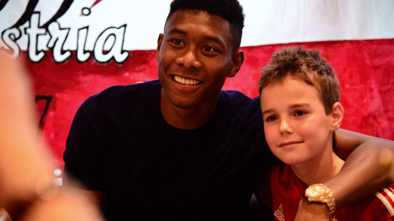 Weihnachtsbesuch von David Alaba - FC Bayern München Fanclub Red Eagles Austria