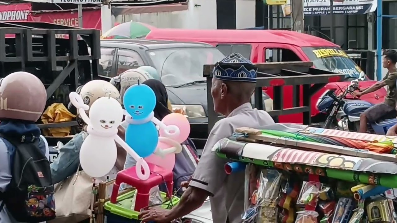 "PESAT kemajuan lalu lintas dijalan industri Cikarang indonesia 😊"