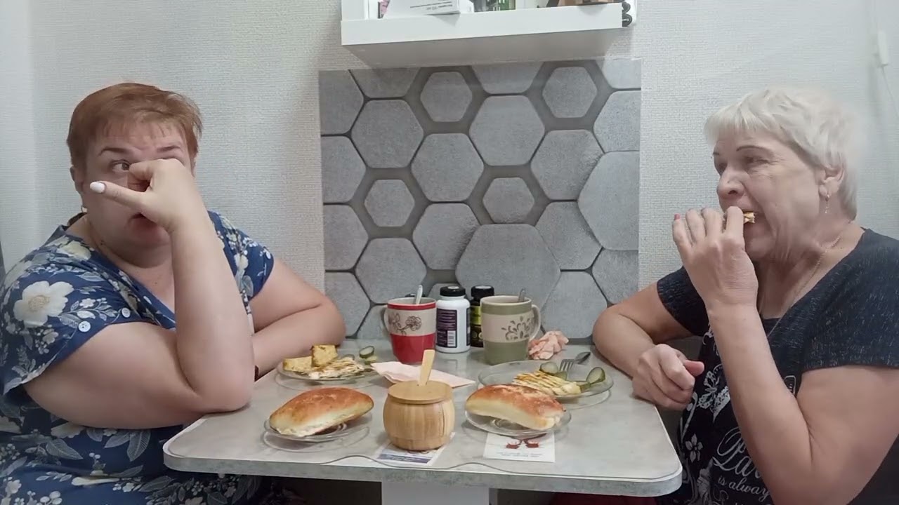Мукбанг с мамой/ болталка