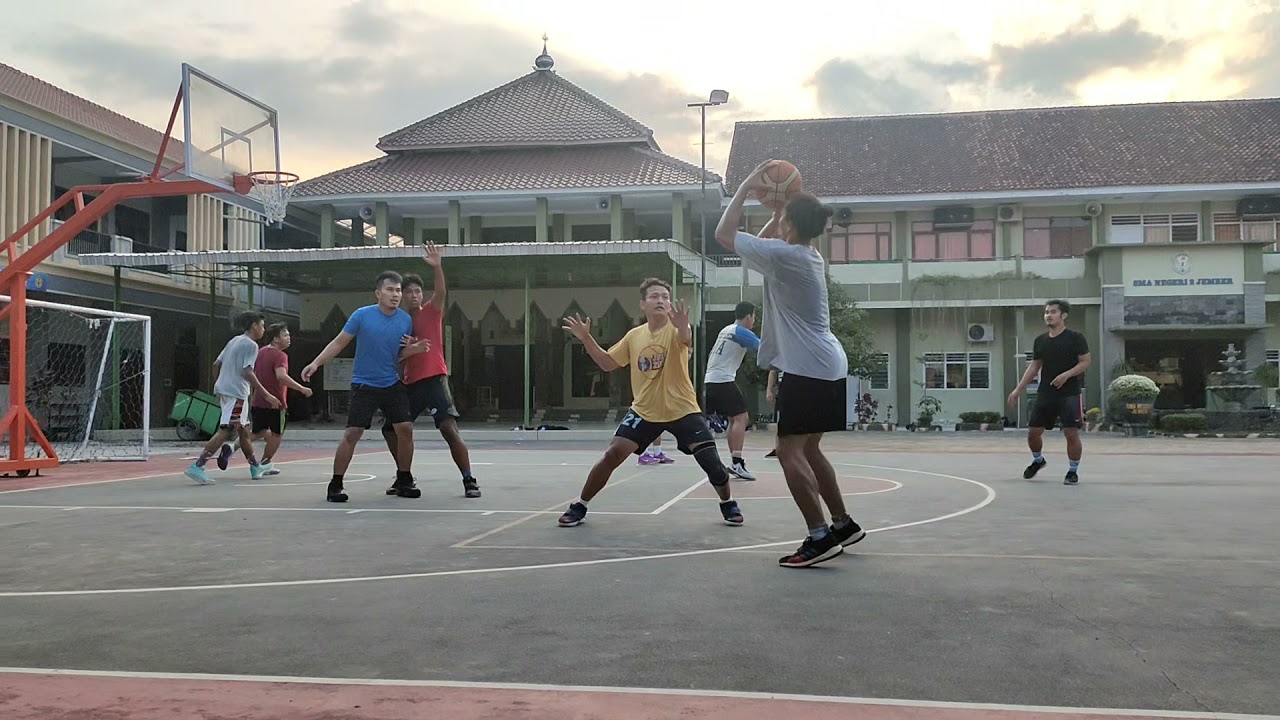 Scrimmage Game with Arif Hidayat (IBL Player)