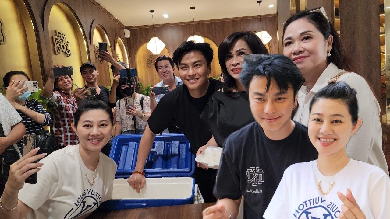 Hôm Nay Võ Minh Lâm Đến Nhà Hàng Chay Của NSND Quế Trân Cùng Phát Cơm Từ Tiện Rất Là Tuyệt Vời Luôn