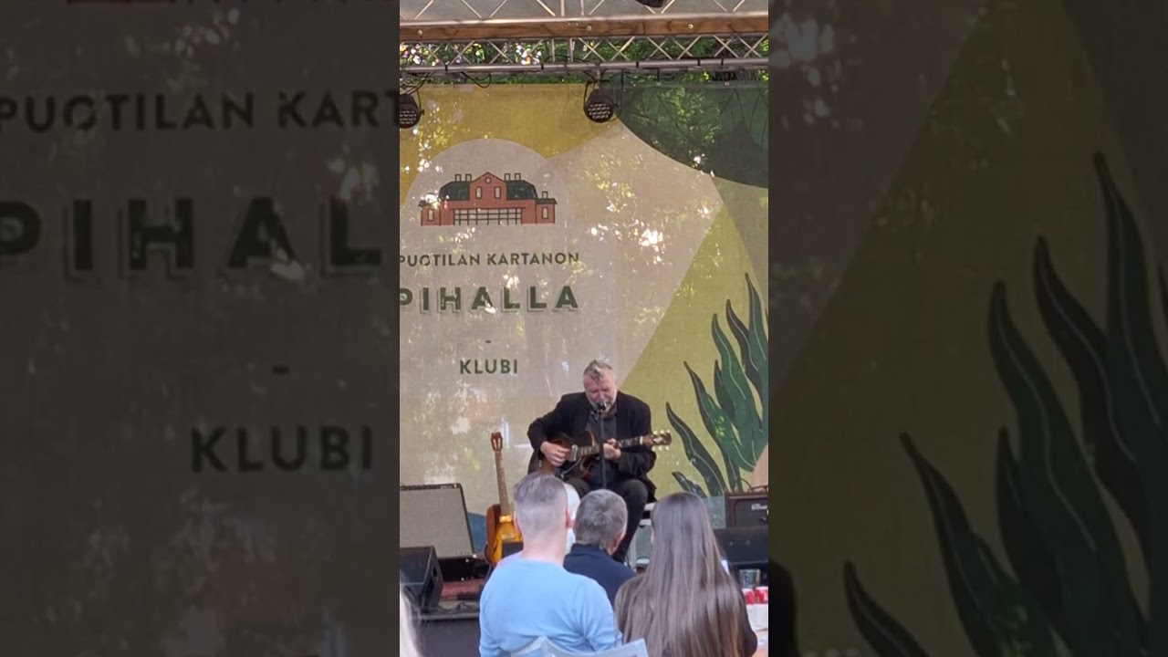 Lauralle - Kauko R&ouml;yhk&auml; - Puotilan kartanon pihalla 18.7.2025 @jyt&auml;&auml;japurkkaa