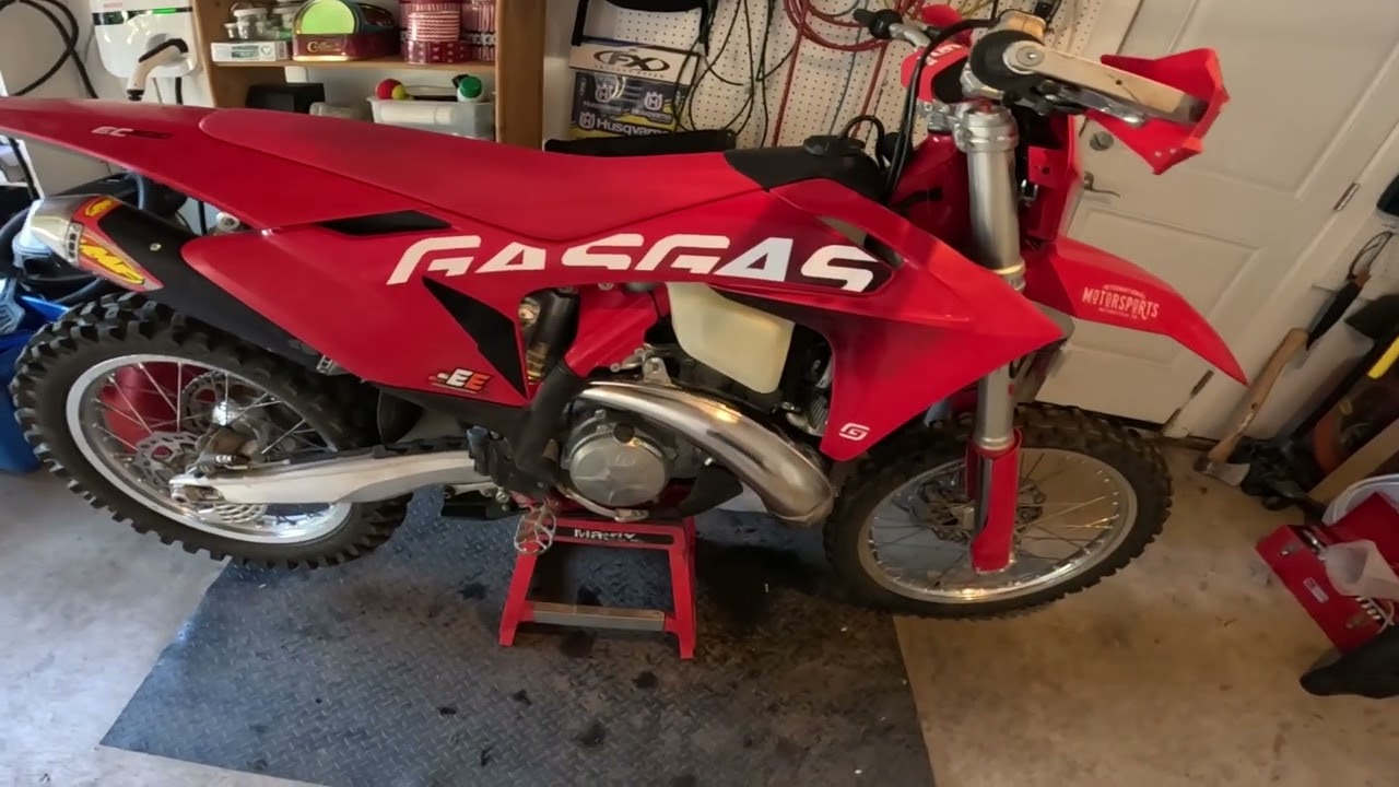 2024 Gas Gas EC300 First rides and correcting some issues (TPS voltage and oil leak fix)