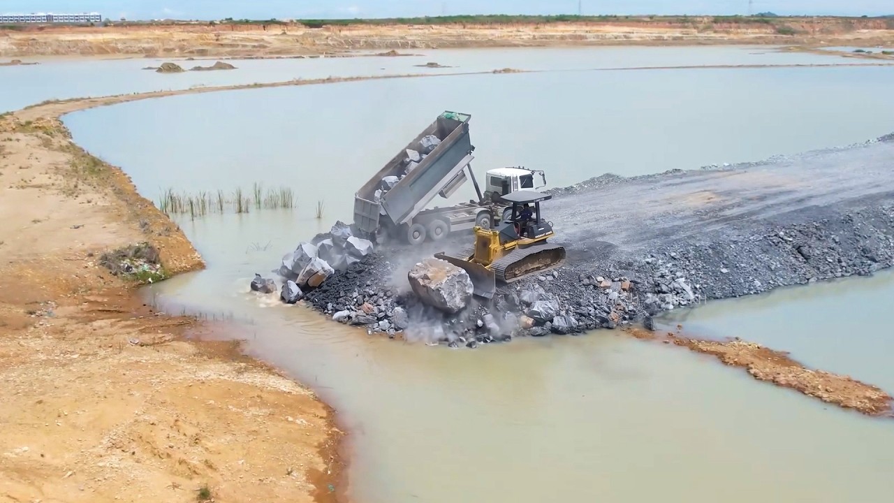 Well Done! Get Complete Long Road Building Across The Big Pit Use Old Komatsu Dozer & 25ton Trucks
