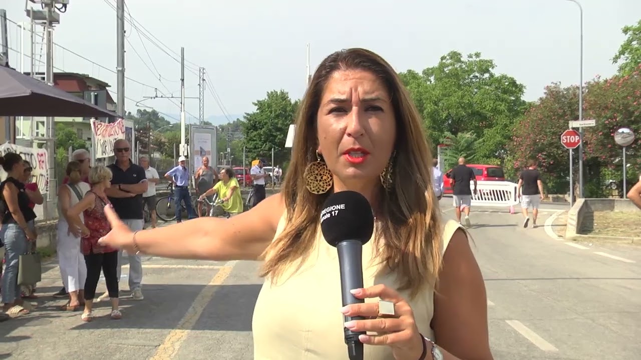 A Manoppello cittadini in protesta contro il raddoppio ferroviario Pescara-Roma - 03/08/2024