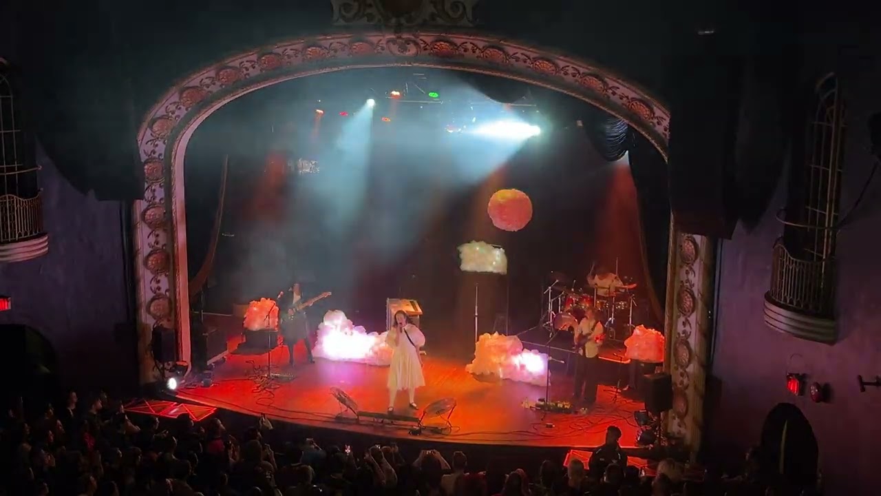 Allie X - Life of the Party (Live in Toronto @ Cape God 5 Year Anniversary Show)