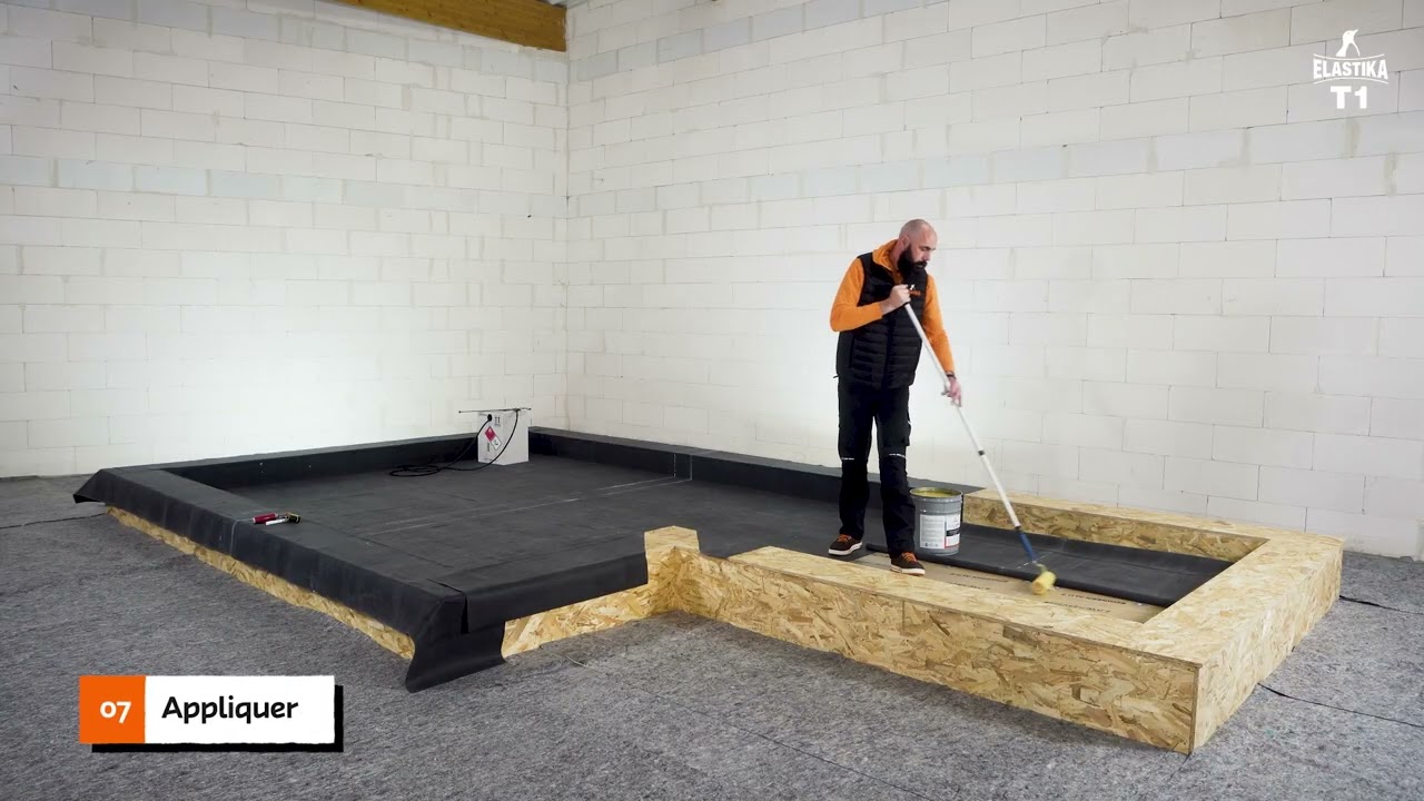 Elatiska EPDM T1 - Mise en place et encollage de la membrane au rouleau - Etape 02