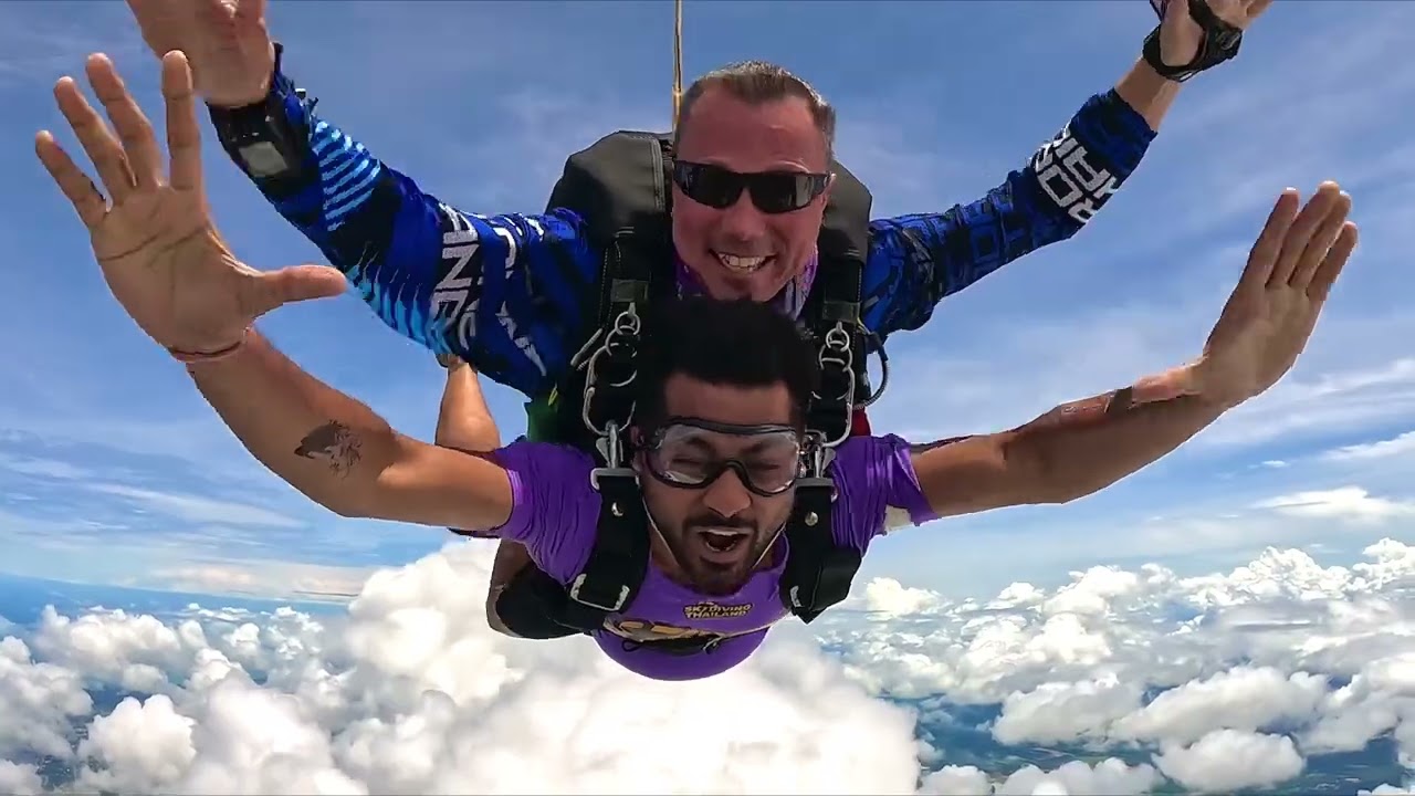 SKYDIVING FIRST EXPERIENCE MALAYSIA, ONE DAY WILL SURELY DO THIS