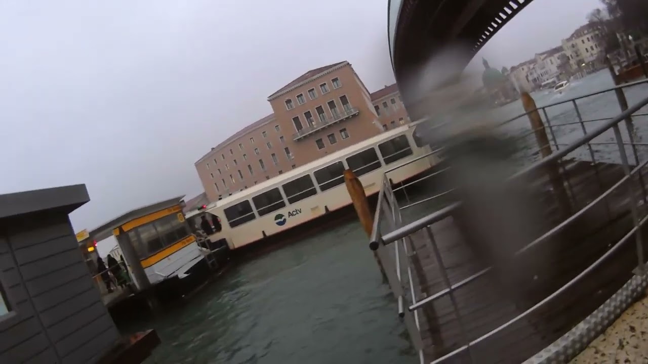 Approdo Piazzale Roma - #Vaporetto #Venezia