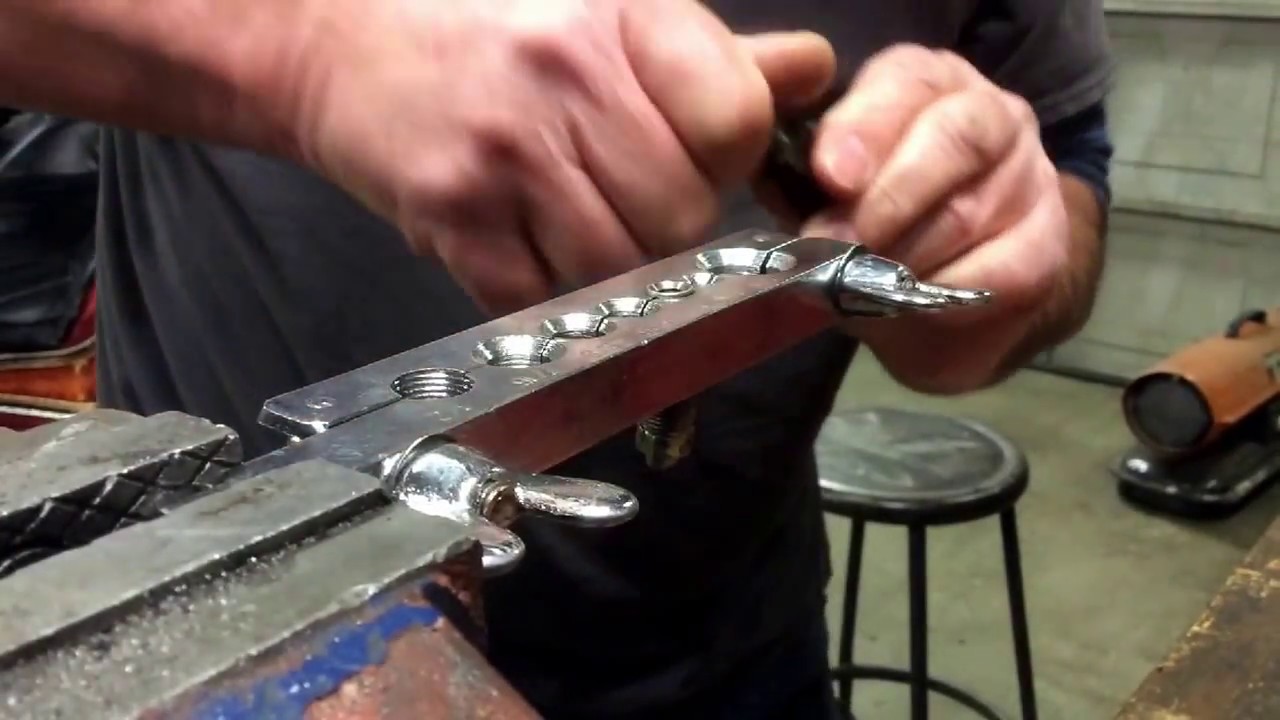 How to make a flare fitting copper washer to seal a seeping fuel line.
