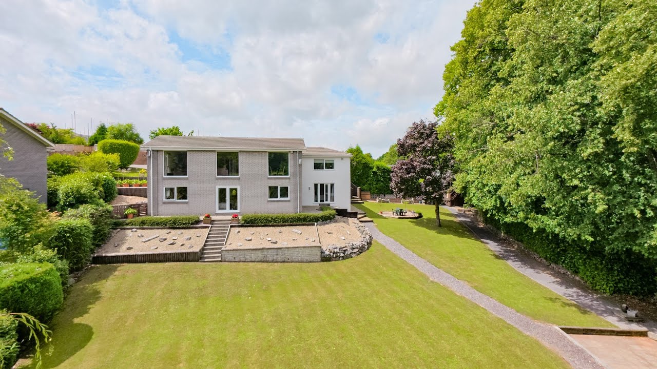14 Golwg Hafren, a substantial family home in Derwen Fawr