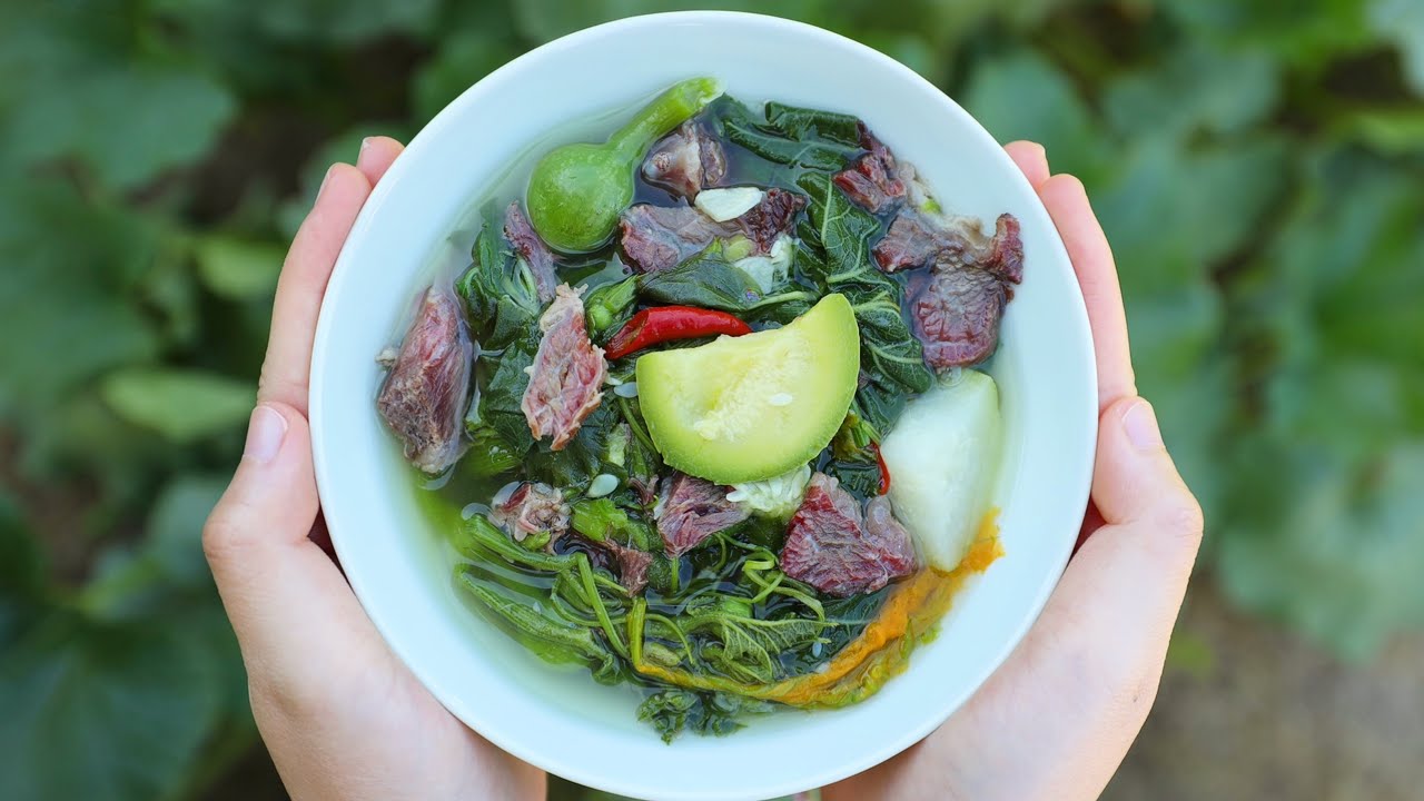Squash Shoots w/ Smoked Beef Soup: Ntsis Taub Hau Ntsug Nqaj Nyuj Qhaa 🌱