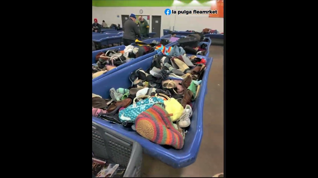 la pulga en goodwill outlet aqui se paga por libra😀