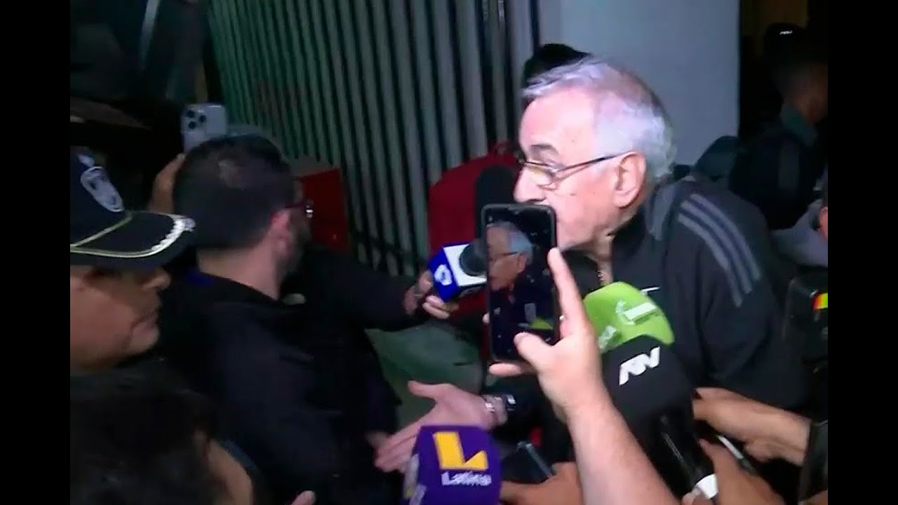 Jorge Fossati 'explota' contra policía de Argentina por impedirle saludar a la hinchada peruana