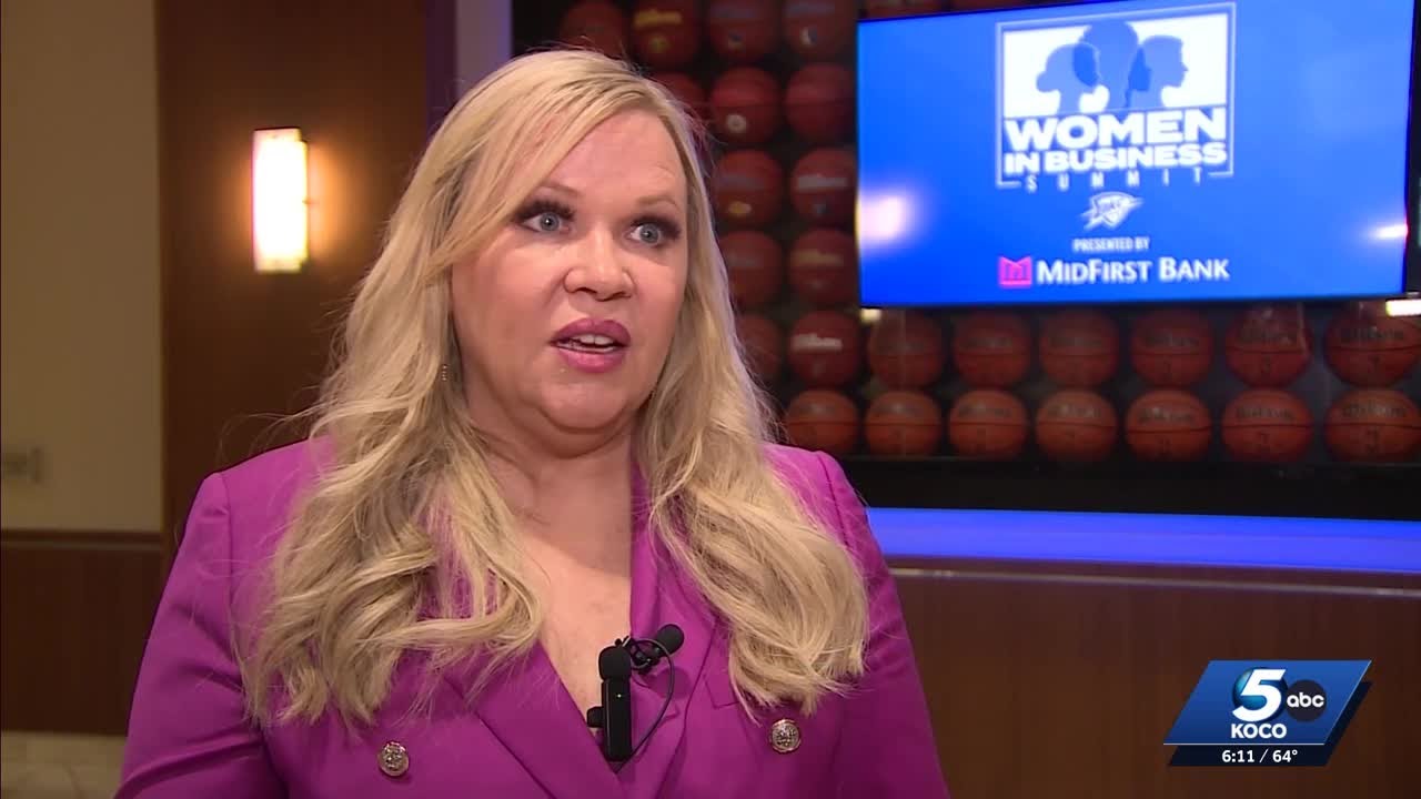 Hundreds of women, including ESPN's Holly Rowe, attend business summit focused on female leadership