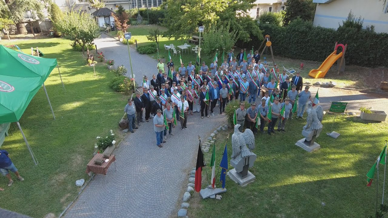 GLI AMICI DEGLI ALPINI - Consegna del cappello ai sindaci della Valle d'Aosta.