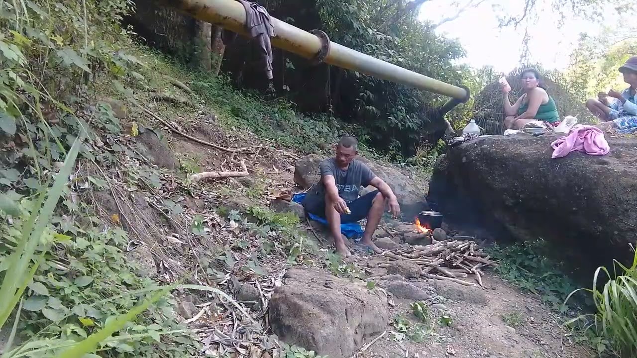 MAGLUTO NG TANGHALIAN SA GILID NG ILOG