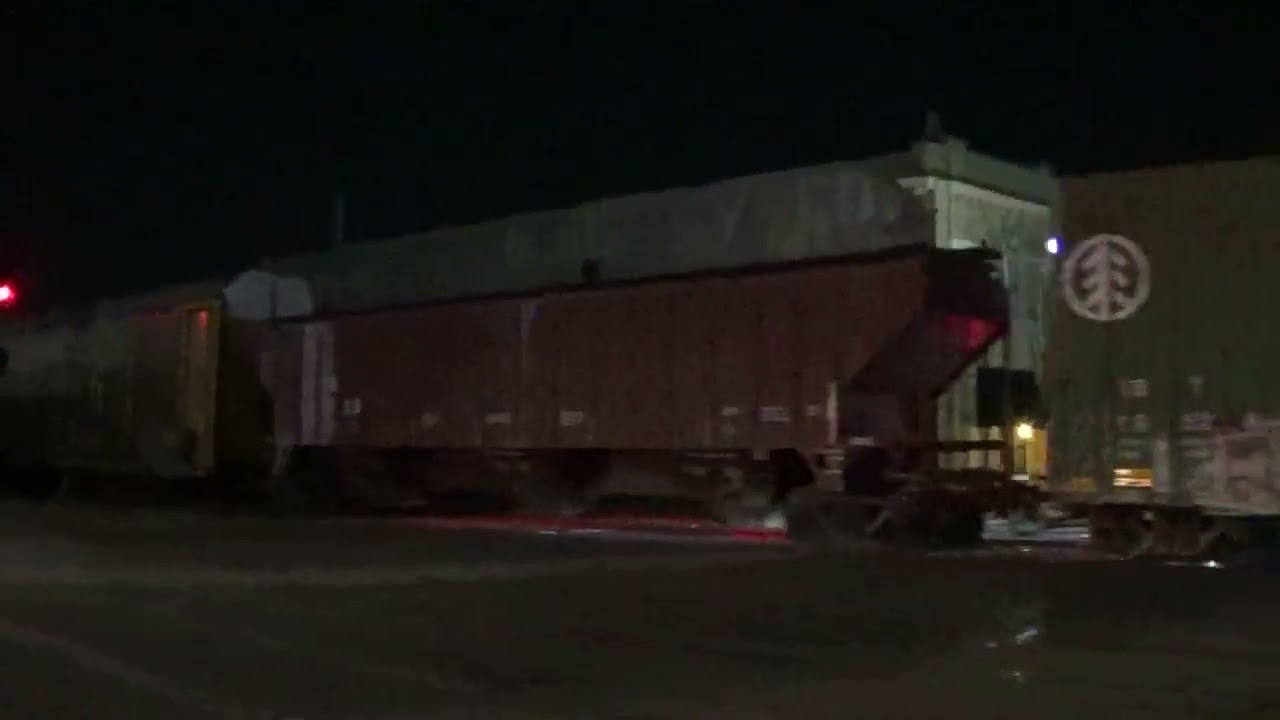 Union Pacific 5633 @ East Commerce Street, San Antonio, Texas