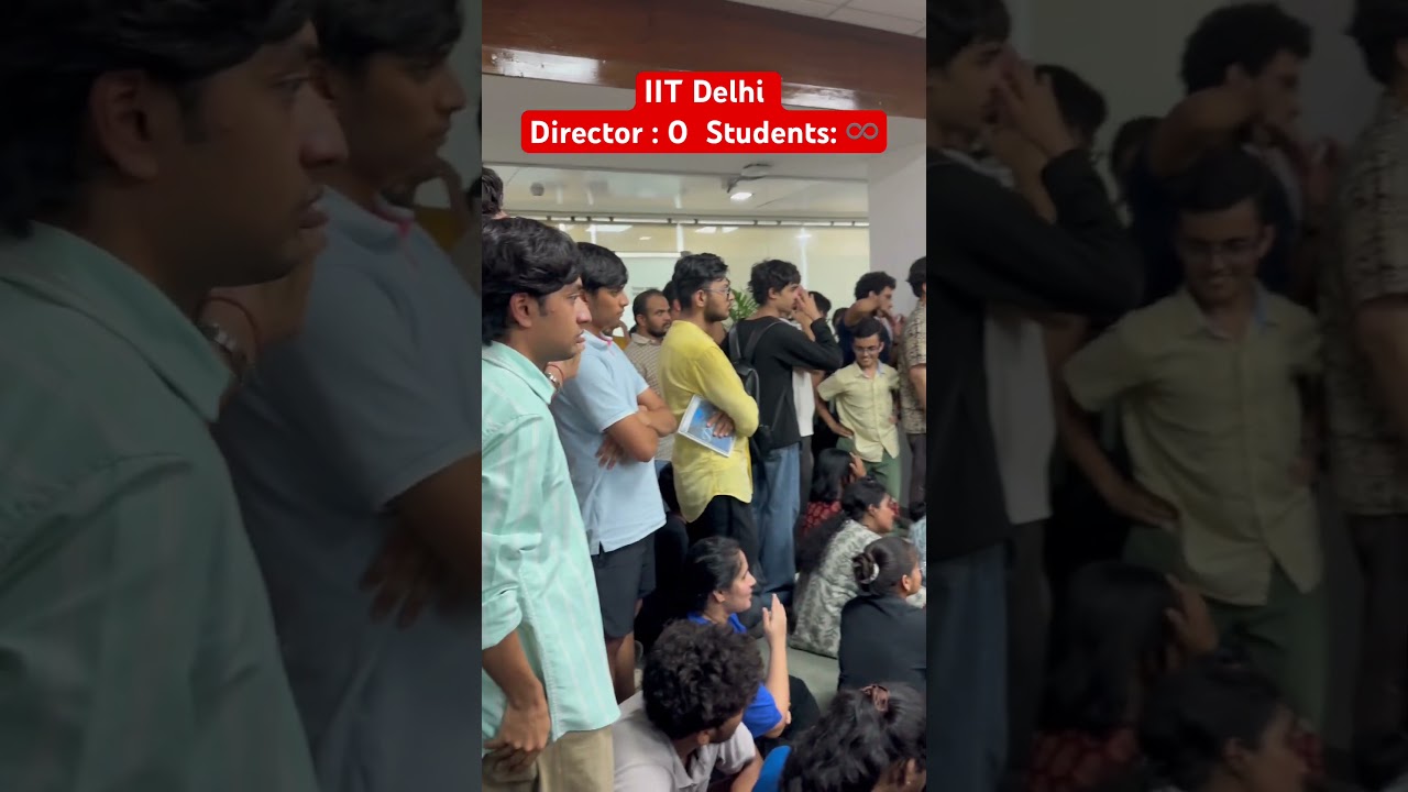DIRECTOR OFFICE KE BAAHAR MASS PROTEST!🚨 #iitian #iitdelhi #campuslife  #trendingnews #narendramodi