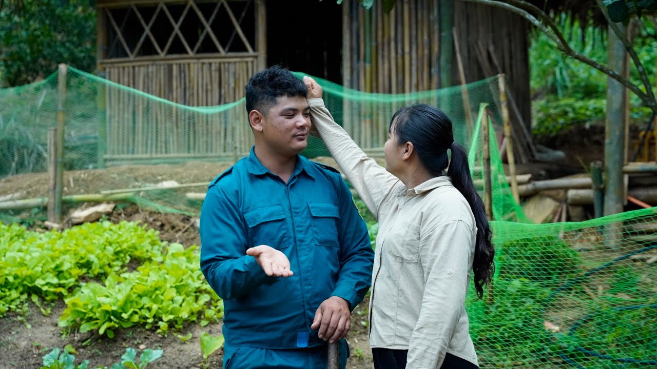 Kind police help single mother renovate farm for a better new life