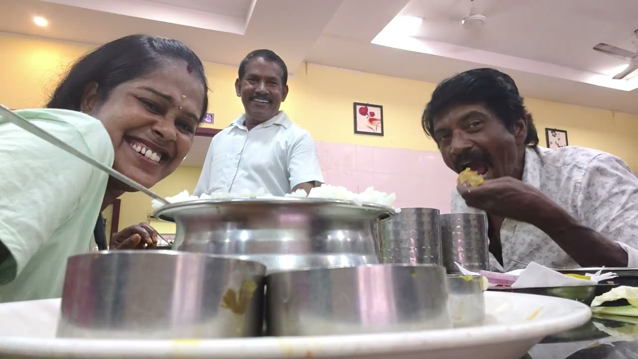 உங்க சுமி அக்காவை ஒரு வழியா சாப்பிட வச்சாச்சு உங்களுக்கு சந்தோஷமா 👍👍